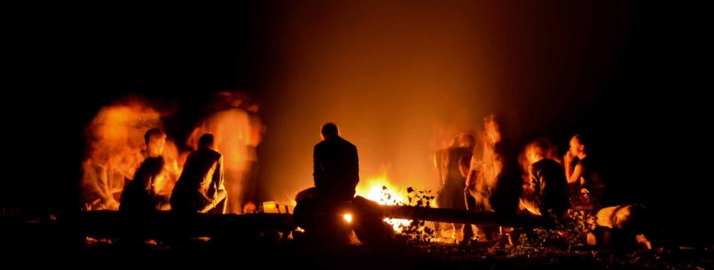 Lagerfeuergespräch "Rund um Notschlafstellen" filmfestival im waldhüttl